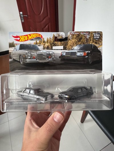 拍卖了两个风火轮文化，这么远的国际快递一点没有损坏，非常好?雷蒙无暇产品50块钱超值，以后继续使用，非常不错的软件