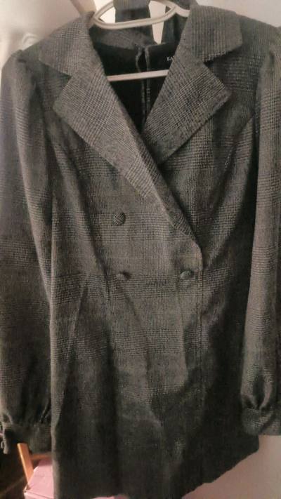 挖煤姬海淘体验超赞！这条连衣裙远超预期，版型是很正的日系复古风，显瘦又有氛围感。面料质感扎实，细节做工精致，完全看不出是二手。包装仔细严实，物流也比预想快，从下单到收货全程省心。独特设计不怕撞衫，性价比拉满，已列入回购清单！