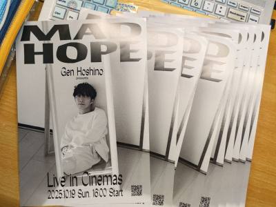 从收到快递到拆开看到实物，中间有很多层包装，纸张体积不算小，但是没有任何折角和损毁，收到以后仍然跟全新的一样！很好！