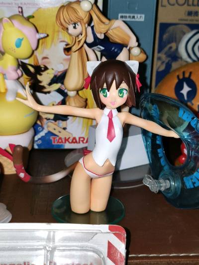 一直很喜欢的一款盒蛋，二手市场两百左右，在骏河屋不到一百淘到一只全新未拆的，游泳圈会自己撒气所以不是很饱满，除此之外是非常可爱的一只！