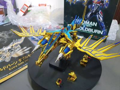 这次海淘的是只在日本发售的电镀版，只有煌翼炎龙和大煌翼炎龙，已经拼装好的，电镀质感很好，闪闪发光。水口非隐藏，不过整体看着影响不大。