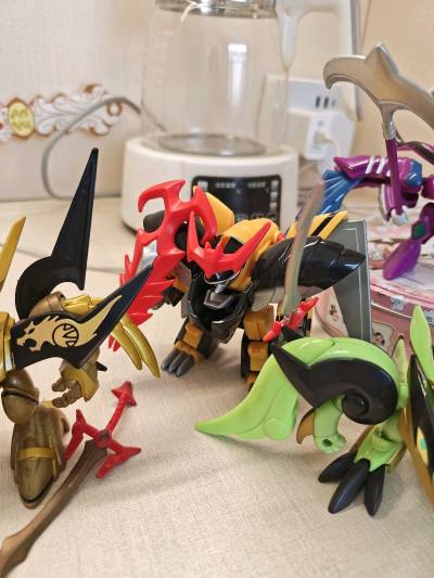 今天收到超魔神英雄传模型玩具，哈哈，没想到一口气买了这么多，距离全员制霸又近了一步，给力，一如既往的给力物流和体验，666