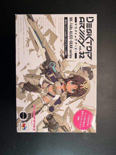 这次买的是模型，物流方面真是让我惊喜。包裹的运输速度比我想象中快很多，而且全程都可以通过物流跟踪系统查看进度，让人很安心。收到的包裹包装得非常严实，商品没有任何损坏。期待下一单！