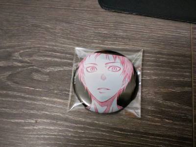 这组徽章好戳！红白发色+细腻神态，每一枚都把角色的张力拉满，冷色调配红纹太有质感，拿到手就想all in！
实在等不了通贩了，黑篮展到底何时结束，不过我们小队长还是很帅气www