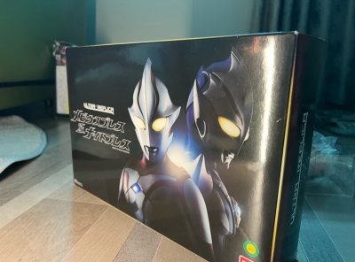 这次是在煤炉二手平台上切的梦比优斯奥特曼ur和欧布奥特曼ur，任意门官方的包装非常好，第N次走ems海运也非常快，超乎我的预料，大概25天到手拆箱，非常丝滑！