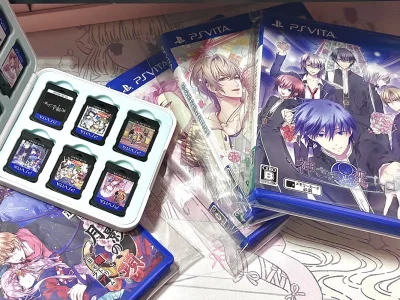 这次在挖煤姬切了四张psv卡带，拓洋的有两张，是神与恋心和月影之锁，听说神与恋心里面有很好的竹马，月影是因为画的也实在美丽就被种草了。于是火速购入小v卡带。另外两本是温泉花和忍恋，因为ns卡带价格太高于是被种草了psv版卡带，收到后很满意，感谢小v，感谢挖煤姬。

...