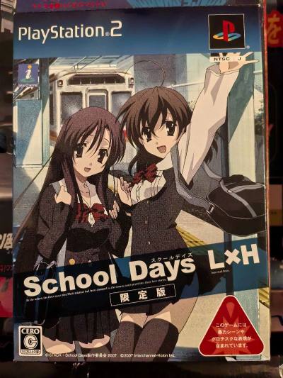 PS2游戏（据说12月要出复刻版了）、fc上冲锋枪外设玩世嘉游戏的（这个很难找到价格便宜且外箱还算是完整的）、psv少女与战车限定、md2