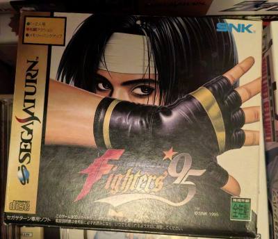 PS2上snk手柄、世嘉土星拳皇95、PS1，2上南梦宫赛车手柄、PS1，2上钓鱼杆外设（其中类木箱包装盒是一个带游戏的同款版）