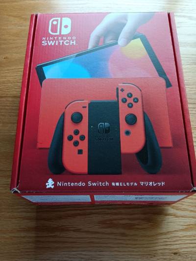 这次通过任意门购买了一台马里奥限定版红色switch oled游戏机。物品到手后看下来，机器使用没有任何问题，基本没有划痕。手柄全新仅测试的，没有使用的痕迹。底座成色也很好。我很满意。