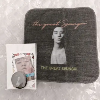 在挖煤姬入手的这批BIGBANG周边超惊喜!从小卡、照片到玩偶、小挂件，品类超全。卖家发的图片清晰明了，讲价也非常爽快。包裹包装严实，气泡膜裹得满满当当，到手一点没损坏。用的竹蜻蜓专线物流，时效非常不错，下次有需求还用竹蜻蜓。挖到这么多周边，太满足啦!!