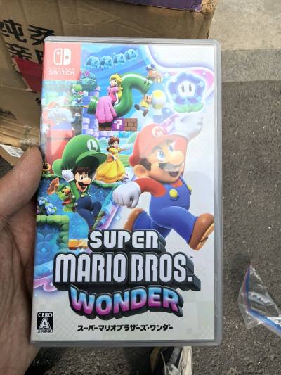 又一箱竹蜻蜓到了，十一月的第一箱。四个游戏，和一个说明书，这段时间竹蜻蜓速度很快，体验效果很不错，就是包装差了点！