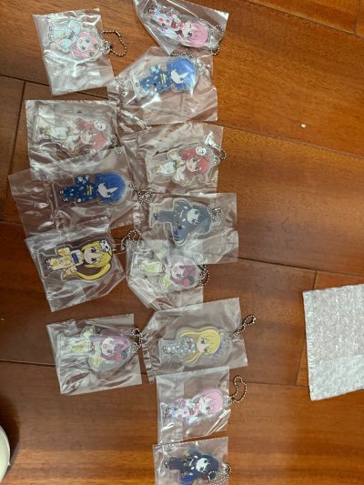 这箱走的是竹蜻蜓专线 时效要比我想的快很多，大概半个月左右拿到的吧。都是一些好价 箱子也很大很结实，包装的很好。里面的物品都有泡沫纸什么的 无任何破损划以后会一直使用挖煤姬的！