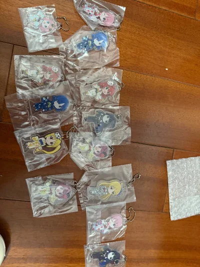 这箱走的是竹蜻蜓专线 时效要比我想的快很多，大概半个月左右拿到的吧。都是一些好价 箱子也很大很结实，包装的很好。里面的物品都有泡沫纸什么的 无任何破损划以后会一直使用挖煤姬的！