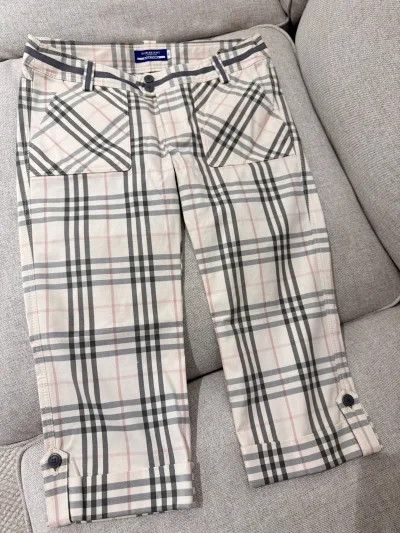 这次物流使用了小航空，真的好快呀，一个星期就到了，收到的衣服和卖家介绍的成色差不多，捡漏到全新带吊牌的BBR，还有全新的围巾，半裙的成色也很好～总体很满意