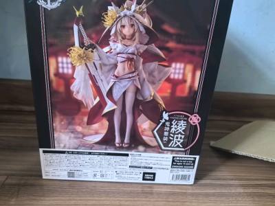 这次买的是碧蓝航线的角色凌波改，我非常喜欢碧蓝航线里的角色，这些舰船历史，不过搜凌波改的时候总是搜到Eva的凌波。