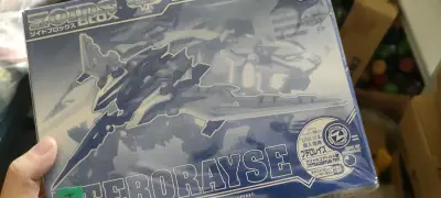 由于是第一次切煤，着实被这一箱邮费杀手吓到。于是努力研究，选择成本最低的海运。大概在海上飘了二十天，终于完整无缺到达我的手上，包裹严严实实，没有损坏。