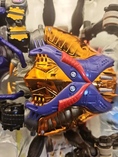 今天收到超能勇士模型玩具，狂飙勇士和情种闪电勇士，这俩能放在一个对决里我是没有想到的，哈哈，毕竟狂飙宿敌是急先锋，一如既往地给力