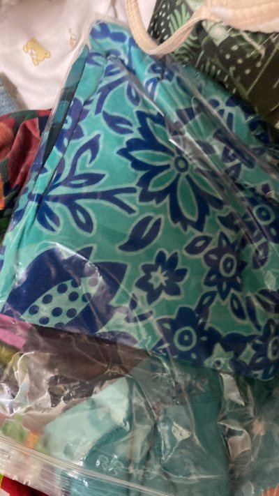 实物和图片无差，蕾丝花边精致，面料轻薄透气，夏天穿超清爽。做工也很细腻，图案设计精美，氛围感拉满，搭配裙装很不错