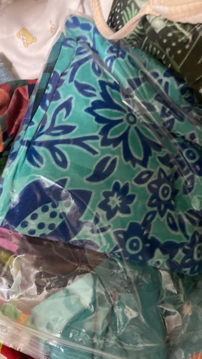 实物和图片无差，蕾丝花边精致，面料轻薄透气，夏天穿超清爽。做工也很细腻，图案设计精美，氛围感拉满，搭配裙装很不错