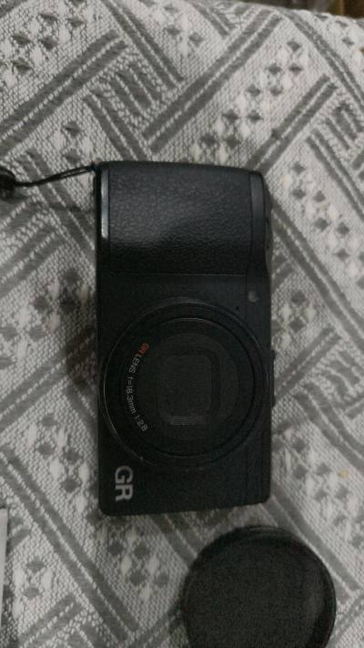 日淘理光GR，功能完整，无问题。低价便宜虎牙日拍，15天到手。功能正常，拍照正常，可用度很高。快门数三千多很划算。