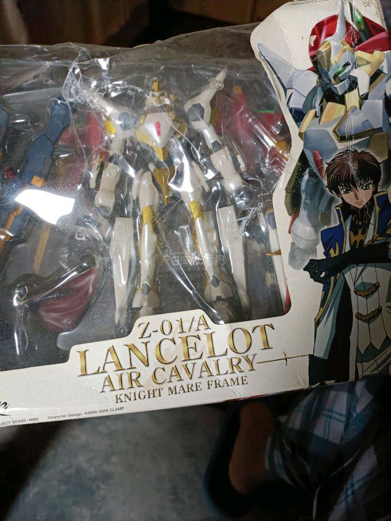 这次在日淘任意门APP购买了几台鲁路修中的kmf机体模型，虽然盒子比较破，但胜在便宜，整体体验非常满意！首先，平台操作流畅，界面设计清晰，搜索和下单过程非常便捷。其次，物流服务也很给力，选择了竹蜻蜓专线，包裹包装严实，模型完好无损，八角尖尖，完全没有运输损伤的担忧。...