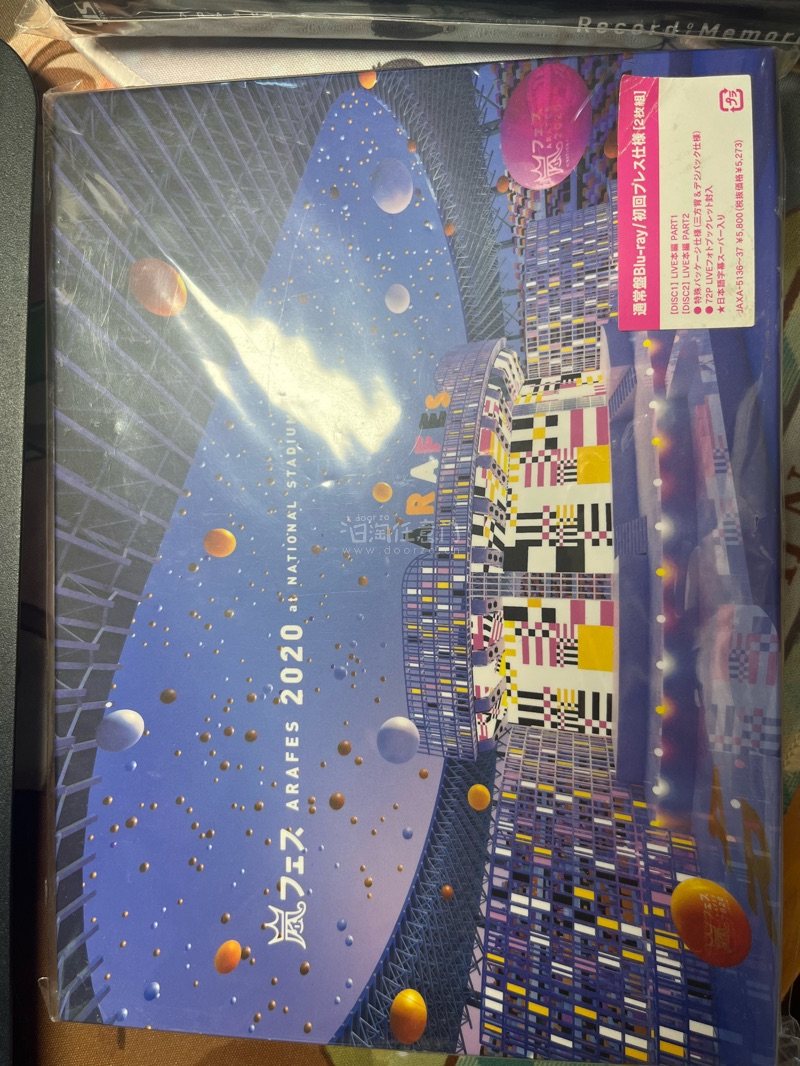 终于到啦，这次买了许多cd！物流很快，也没有破损！！！烧普小小只，以前的j标真的好鲜活啊好爱！正好挖煤姬有竹蜻蜓优惠券就直接运回来了，超快，最主要这两张状态真的好好。