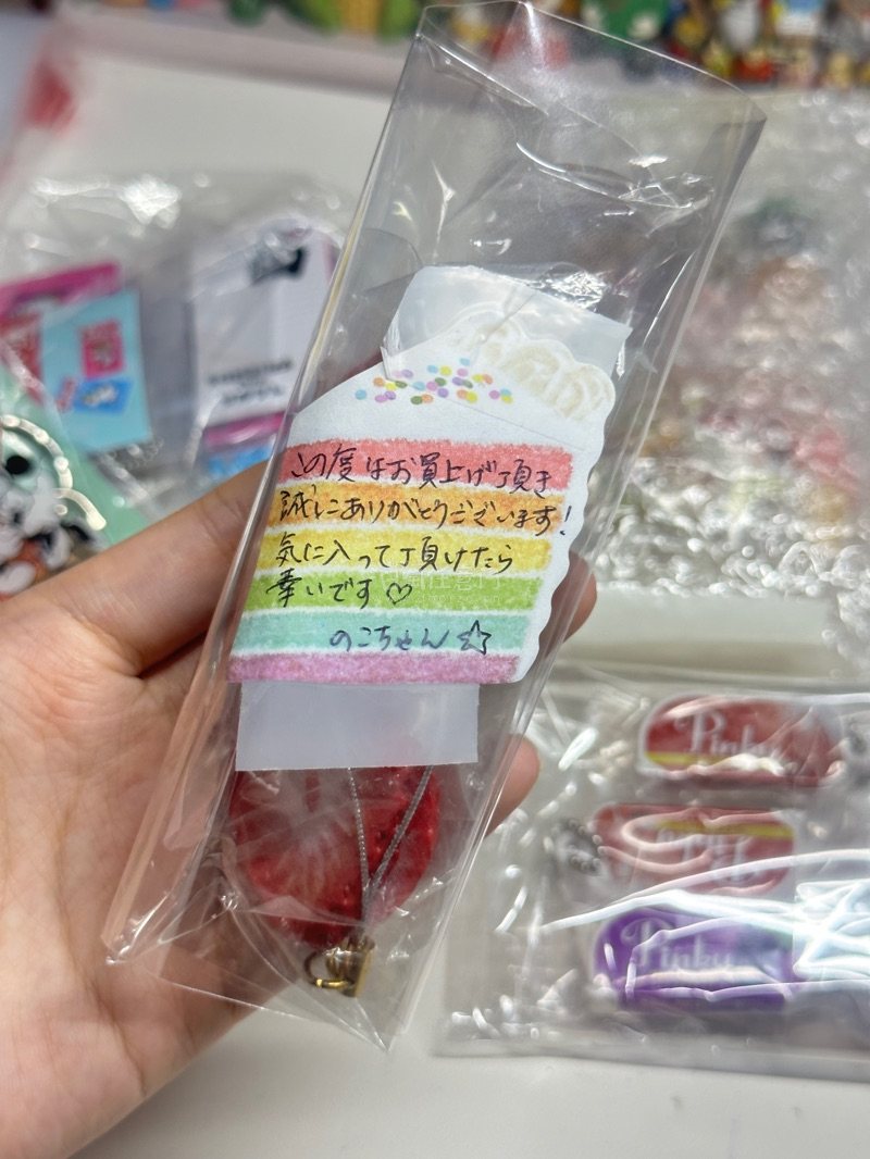 真的非常开心能够遇到挖煤姬这个网站！让我淘到了许许多多有趣的小东西～价格也很美丽！今日打开包裹发现樱花妹还在包装上给我写了留言♥️真的很感动！有时候打开软件淘淘小东西挺好的呀！