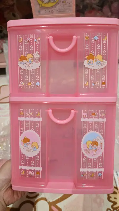 这次挖到的东西都好喜欢啊！
竹蜻蜓的速度真的好快
特别是这个收纳,成色无敌好,太喜欢了！
这个kt联名价格也很好
开心开心