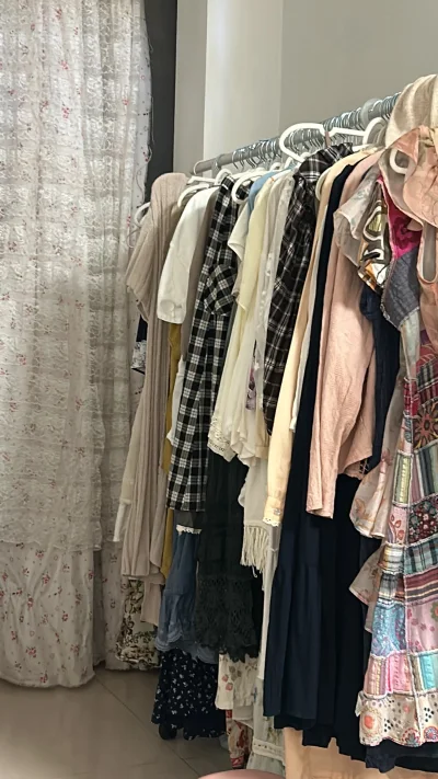 衣服收到了，面料和做工都很好，上身效果和图片一样，尺码也很准。发货速度超快，包装得很严实。这是我在海涛软件上买的最满意的一次，性价比超高，已经推荐给朋友了，下次还会再来！