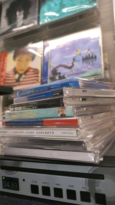 对于痴迷实体音质与日系音乐的我而言，日本CD总是散发着独特的魅力。无论是远超国内版本的制作工艺，还是那些附带写真、特典的“限定盘”，都让人心驰神往。而通往这座宝藏最便捷的桥梁，于我而言，正是「挖煤姬」。

在「挖煤姬」淘CD，更像是一场充满惊喜的挖宝游戏。平台将日本...