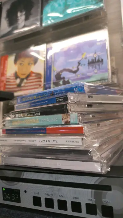 对于痴迷实体音质与日系音乐的我而言，日本CD总是散发着独特的魅力。无论是远超国内版本的制作工艺，还是那些附带写真、特典的“限定盘”，都让人心驰神往。而通往这座宝藏最便捷的桥梁，于我而言，正是「挖煤姬」。

在「挖煤姬」淘CD，更像是一场充满惊喜的挖宝游戏。平台将日本...