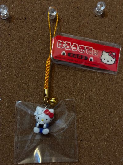 太喜欢了！ 终于收到Kitty地域限定款了，做工超细腻，配色超可爱！挖煤姬的物流超快，客服态度超好，全程无槽点，下次还要来买！