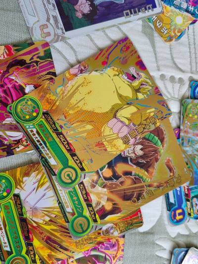 超级龙珠英雄卡大猿系列，趁着活动又买了不少卡片，下单迅速，合单效率高，物品到库及时，物流依旧选择ems，总体时效满意，继续支持挖煤姬。