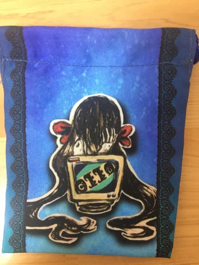 这次购入了很多周边，都超喜欢！布袋可以装东西，非常实用！还购入了超可爱的挂件！竟然可以买到这么好的周边！以下展示部分周边