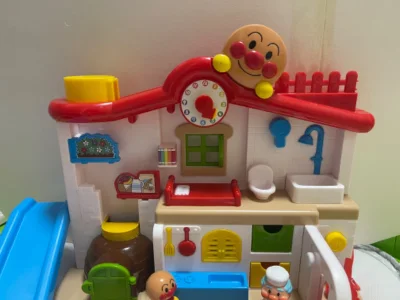 大家好今天给大家分享的是我在挖煤姬的11月海淘开箱。依然还是面包超人的玩具，这次把心愿单里面的面包超人的别墅、电饭煲、章鱼小丸子锅、自动贩卖机、一个超级大的面包超人闹钟还有一些食玩儿小配件全都切回来啦，终于可以拔草啦。这次包装真的一如既往的好，走的海运路线，速度可以...