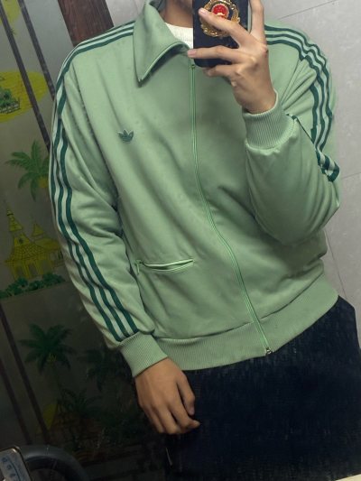 因为这个系列阿迪国内太贵 听说挖煤姬之后就一直用这个app海淘 比国内买的更便宜 因为有一次还价所以可以有理想的价格可以拿下 可以选择拍照入库 可以清楚地看见自己物品的状态后选择入库 最后付完邮费2-5天就发货啦！打包也是非常的好 加了纸盒子泡沫垫！拿到手也是无损！...