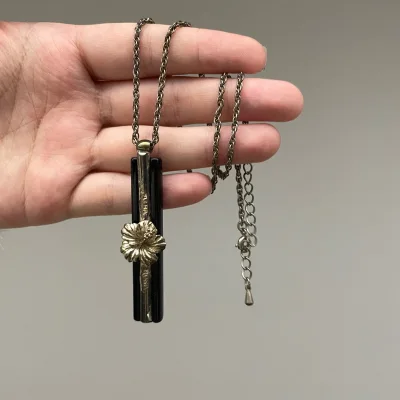 挖煤姬使用无数次了，这次又淘到了喜欢的物品，和图片基本无差别，很喜欢啊，希望能多吃点优惠券，挺好挺好的。