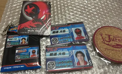 在煤炉刷到没吃到的梦情谷火速切了，切煤都是秒切很安心。虽然都是卡片和亚克力重量不重，但是价格有点高，所以就选择了包税线的竹蜻蜓plus，国际运费很划算，合单审核发货都挺快的，安全到手~非常适合用来寄回重量轻但价格高的谷子。