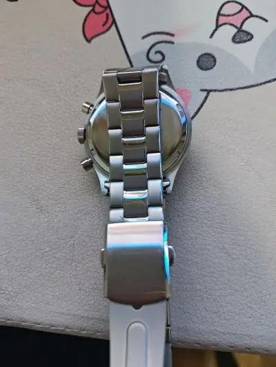 找了个本地的团长，人挺好的。第一次拼团体验就很好。挖煤姬这个功能确实很不错，省了很多运费。这次买的一个二手的表，虽然是立华奏的主题但是没什么立华奏的元素，好在价格很便宜，品相也很好