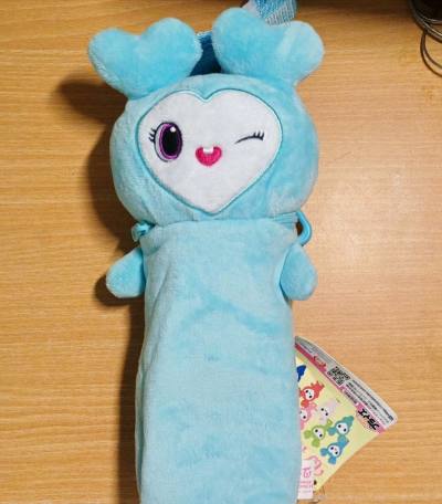 终于收到了从切煤软件上拼单回来的Lovelyz官方玩偶，这次挖煤体验真的太棒了！国际物流也算顺利，虽然等了几天，但看到实物后觉得一切等待都值得。包装非常用心，里三层外三层，玩偶被保护得很好。能用这么划算的价格买到周边，幸福感爆棚，下次还要继续挖宝！