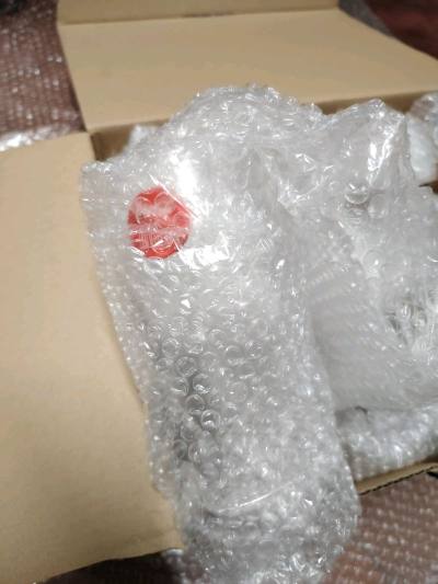 精酿来一杯… 可乐来一杯… 地地道道！
全新未使用，但年代久远还请了解
单支杯子大家应该见过不少，但是这种一箱子杯子的收藏版可不多见，送礼，自用，收藏都是不错的选择