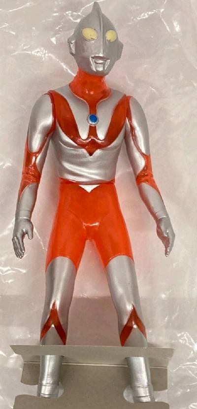 最大亮点在于其对经典超级机器人的极致还原——不仅体型巨大、细节刻画惊人，更内含合金骨架提升重量感。最令人惊叹的是完美实现了原作中各种复杂的合体、变形机构，这是很多成品玩具都难以兼顾的。虽然拼装需要耐心，配件繁多，但完成后摆在展示柜中的存在感和可玩性都堪称爆表。对于追...