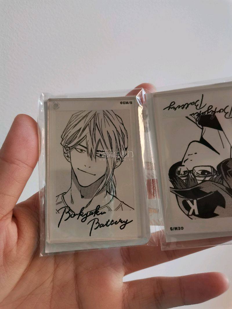 很久之前预订的，但说实在的，等的有点久，感觉收到手有点无所谓了呢，不过原画还是很美好的存在，留着收藏好了ヽ(≧Д≦)ノ预订的立牌也陆续到了，很美貌