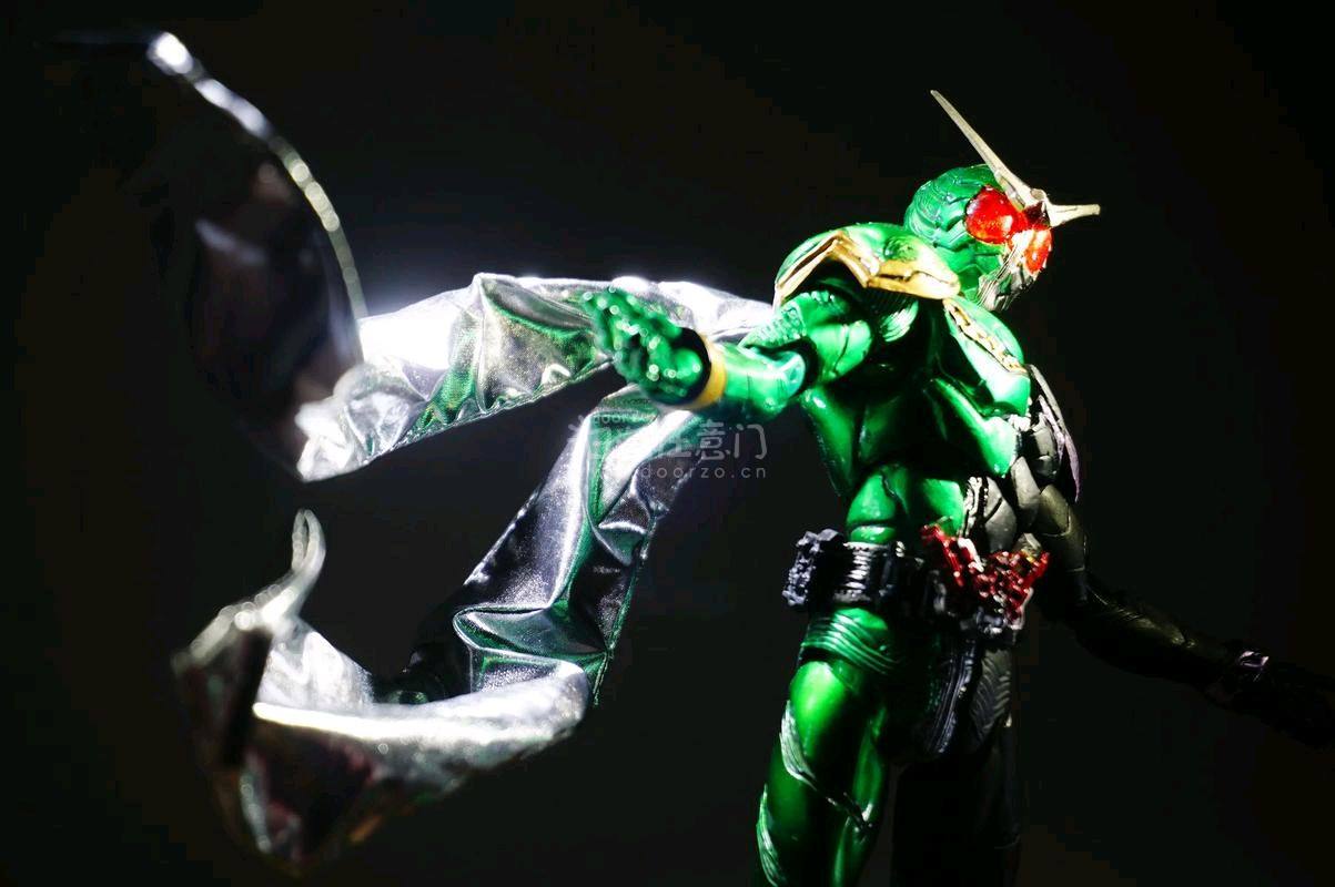 帅帅帅，sic真的太帅了，配件良管饱，运输包装好，无损，响鬼全新就没拍了，入了根本停不下来了???????完了，你染上万代了！！！