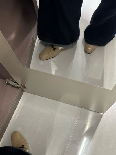 非常漂亮美丽的鞋子，就是发货有一点点慢，下次还是会继续使用挖煤姬的，用了9折卷价格也很合适，求大额卷继续来。