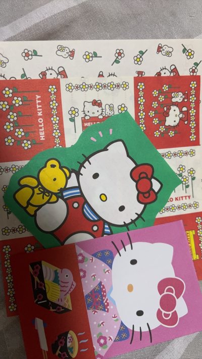 很喜欢买了一些冰箱贴还有纸片，包装的很好很严实，是喜欢的图案和样子，随缘买的一路上都很开心，希望能淘到更多可爱的