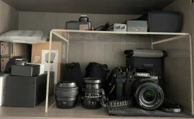 对我这样的摄影迷来说，一台状态完好的尼康FE2是梦寐以求的装备。在国内二手市场，它要么踪影难寻，要么被炒至高价。这次，我将目光投向了日本的“挖煤姬”平台。
浏览的过程本身就是一种享受。平台上汇聚了大量日本本土卖家，从经典机身到稀有镜头，琳琅满目。我精心筛选出一台黑漆...