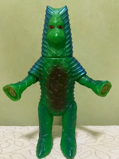 这款公牛社的玛尔奇是很久以前就一直想要的一款，但因为价格以及稀有程度很难入手，这次终于在这名卖家那里发现了这款，卖家桑发货及时，价格实惠，十分感激