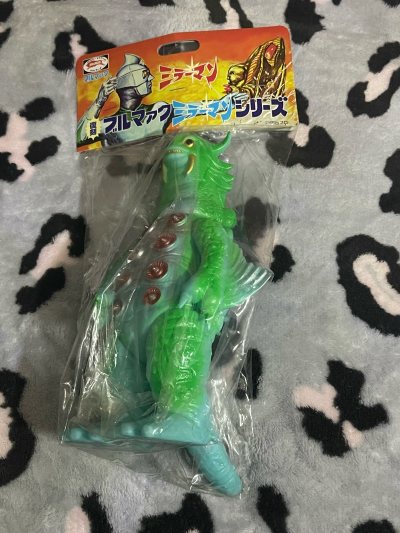 这款公牛社的卡麦雷贡是很久以前就一直想要的一款，但因为价格以及稀有程度很难入手，这次终于在这名卖家那里发现了这只，卖家桑发货及时，价格实惠