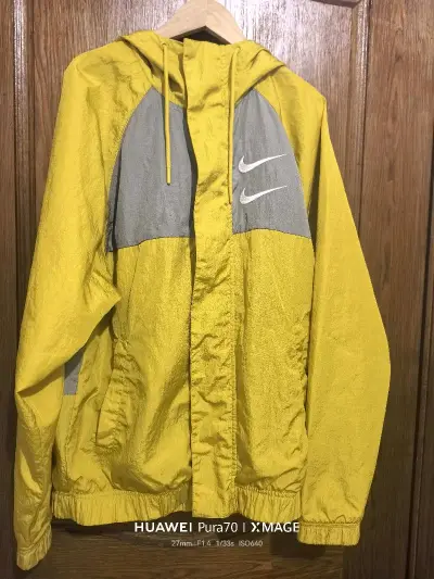 又淘到好物，记不清已经淘了多少次了，质量很好，衣服非常nice，这个Nike外套配色国内没有，一眼就爱上了。
